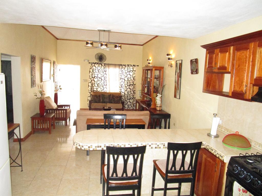 The Residence Portmore Apartments Kültér fotó