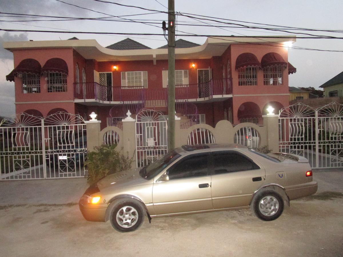 The Residence Portmore Apartments Kültér fotó